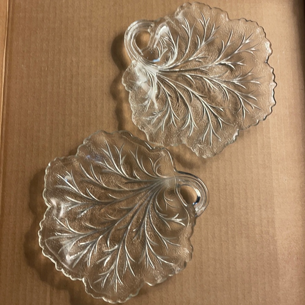 Glass Ivy shaped dishes set of 2